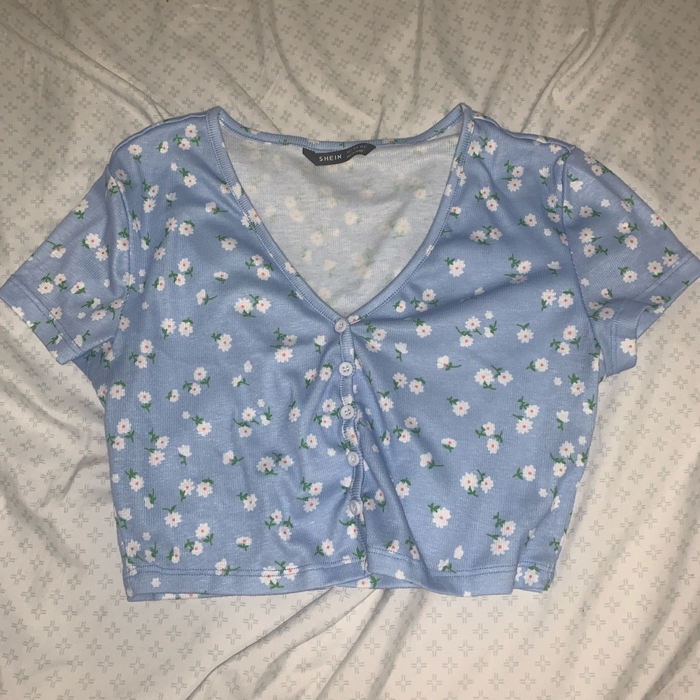 I usually wear a size medium but the small shirts from SHEIN fit perfect